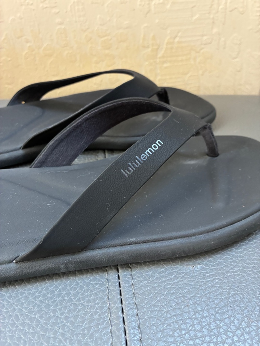 Lululemon Women's Restfeel Black Flip-Flop